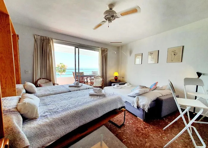 Marbellamar Seaviews דירה